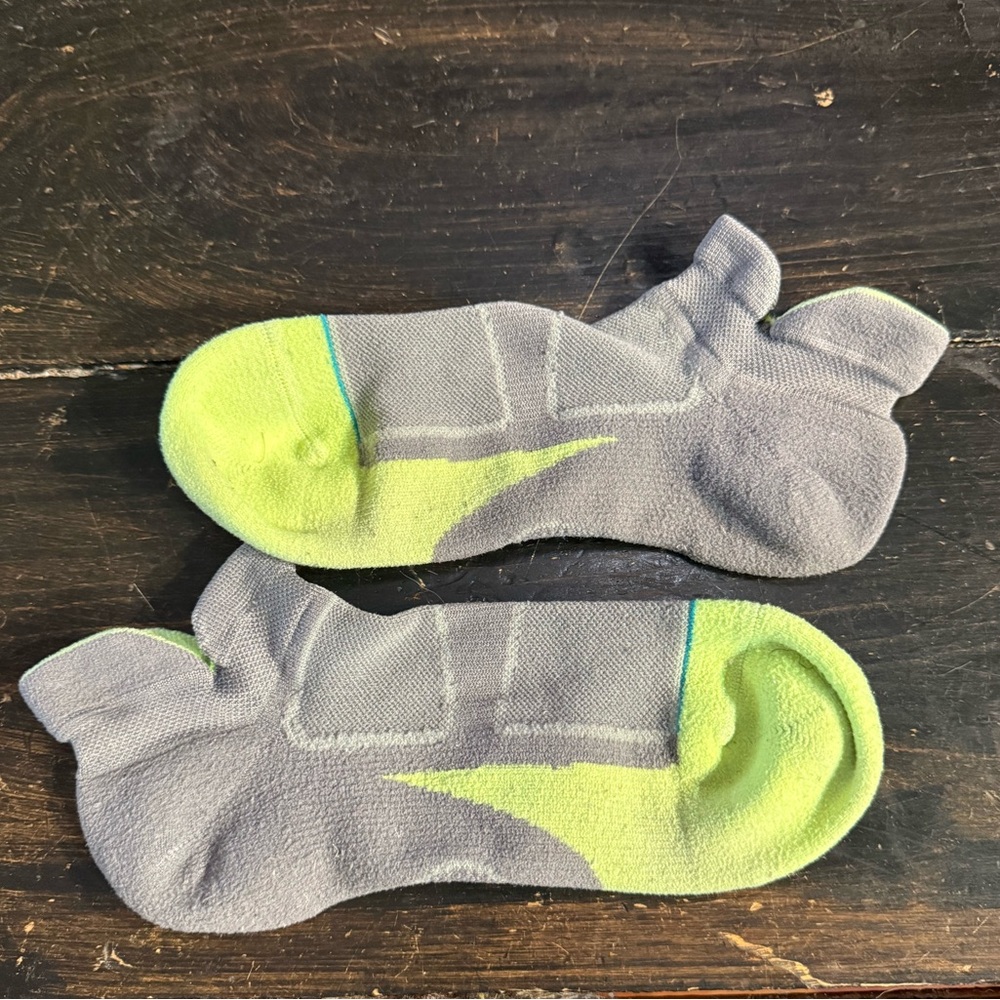 Feetures Running/ Athletic Socks